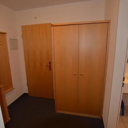 2 Im Haus Huehnergott *