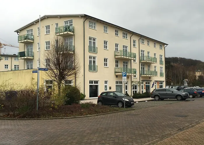 2 Im Haus Huehnergott